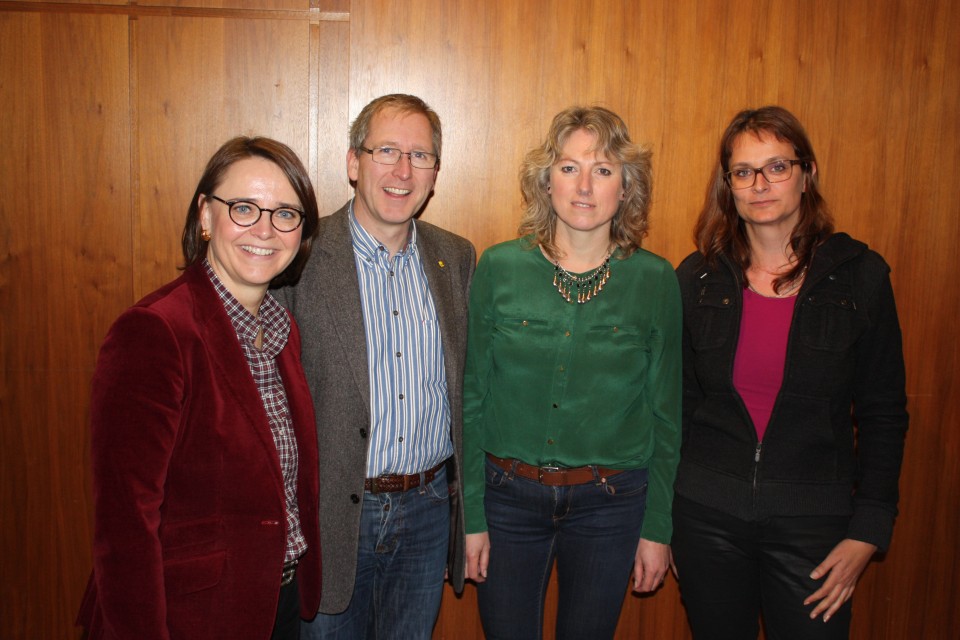 PSts. Annette Widmann-Mauz MdB, Dr. Andreas Gammel (stellv. CDU-Kreisvorsitzender und Vorsitzender CDU Mössingen), Christel Halm (Vorsitzende CDU Ammerbuch), Sandra Ebinger (stellv. CDU-Kreisvorsitzende und Vorsitzende CDU Tübingen). PSts. Annette Widmann-Mauz MdB, Dr. Andreas Gammel (stellv. CDU-Kreisvorsitzender und Vorsitzender CDU Mössingen), Christel Halm (Vorsitzende CDU Ammerbuch), Sandra Ebinger (stellv. CDU-Kreisvorsitzende und Vorsitzende CDU Tübingen).
