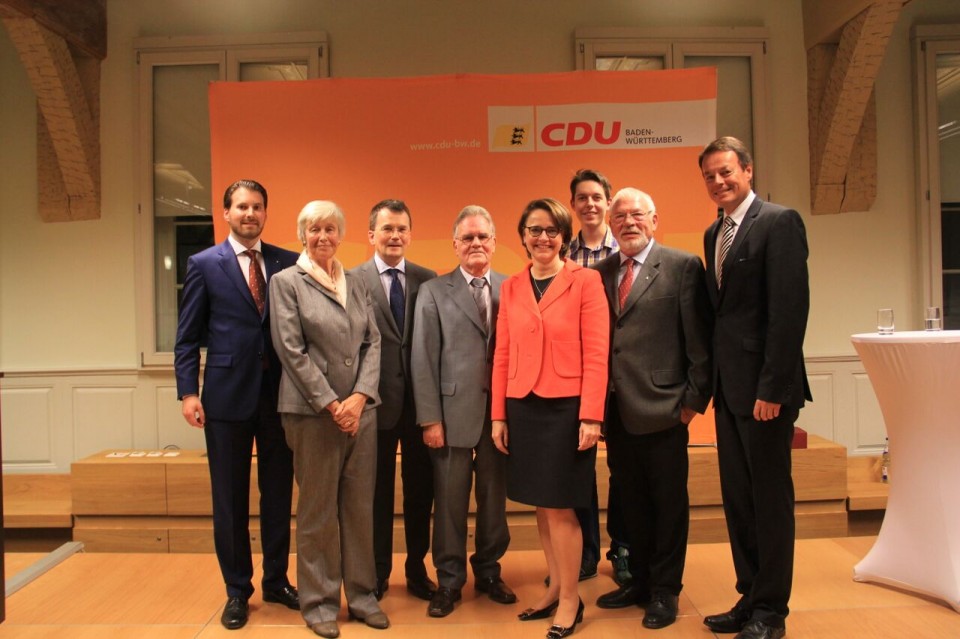 Moderator Alkmar von Alvensleben, Elke Picker, Prof. Claus-Peter Grotz, Dr. Hartmut Dreher, PSts. Annette Widmann-Mauz MdB, Timo Piontek, Werner Foitzik, CDU-Kreisvorsitzender und Landtagskandidat Klaus Tappeser Moderator Alkmar von Alvensleben, Elke Picker, Prof. Claus-Peter Grotz, Dr. Hartmut Dreher, PSts. Annette Widmann-Mauz MdB, Timo Piontek, Werner Foitzik, CDU-Kreisvorsitzender und Landtagskandidat Klaus Tappeser